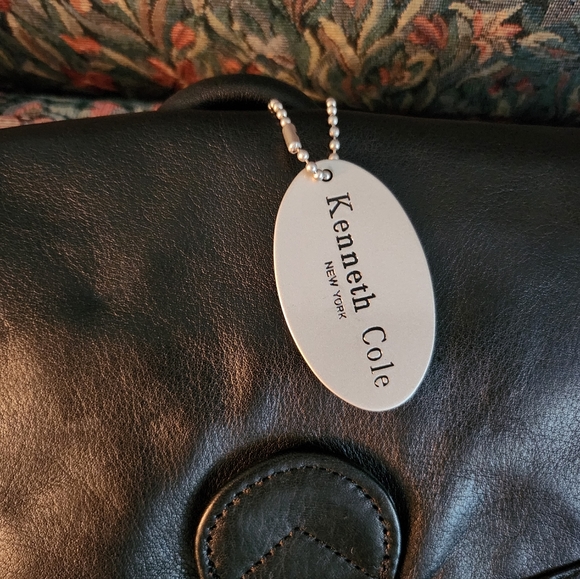 Kenneth Cole Leather flap backpack - Picture 3 of 5